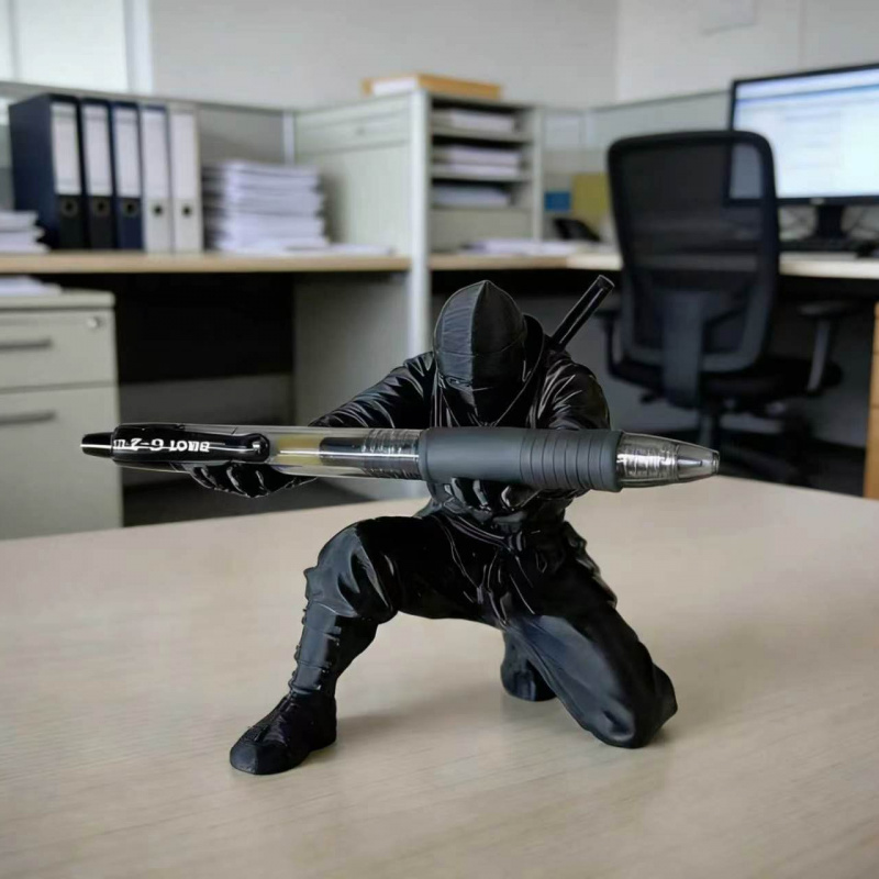 Desk Setup Gifts - Pojemnik na długopis w kształcie ninja,