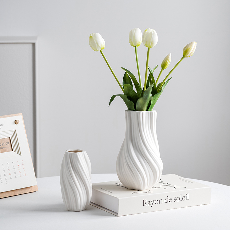 Kremowy, minimalistyczny wazon – Desk Setup Minimalist recenzja i cena