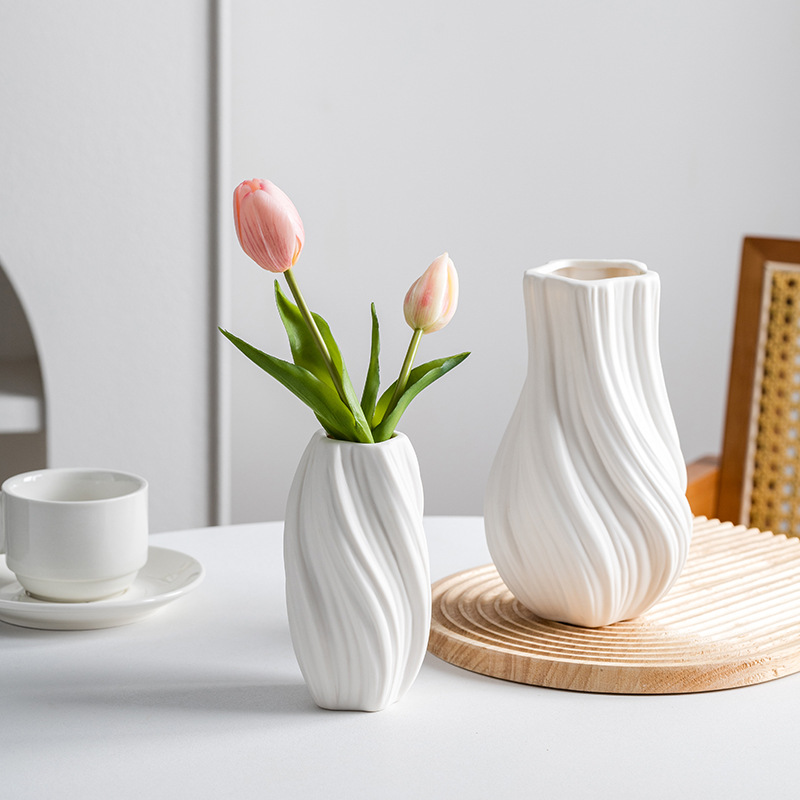 Kremowy, minimalistyczny wazon – Desk Setup Minimalist recenzja i cena