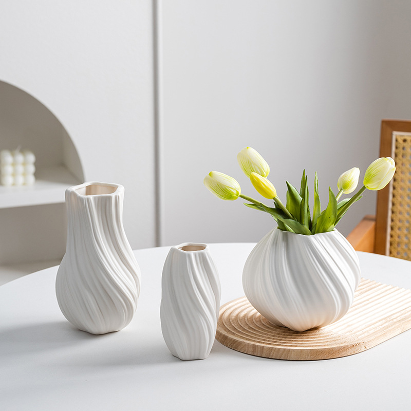 Kremowy, minimalistyczny wazon – Desk Setup Minimalist recenzja i cena